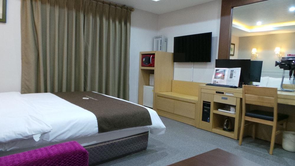 โรงแรมอามูร์ ซูวอน ภายนอก รูปภาพ